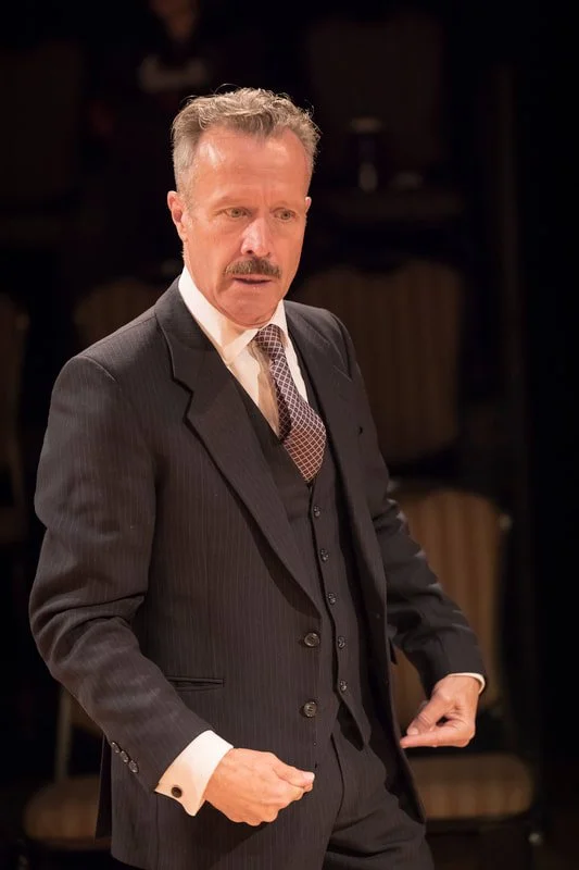 jonathan-cullen-as-the-mayor_orig.jpg