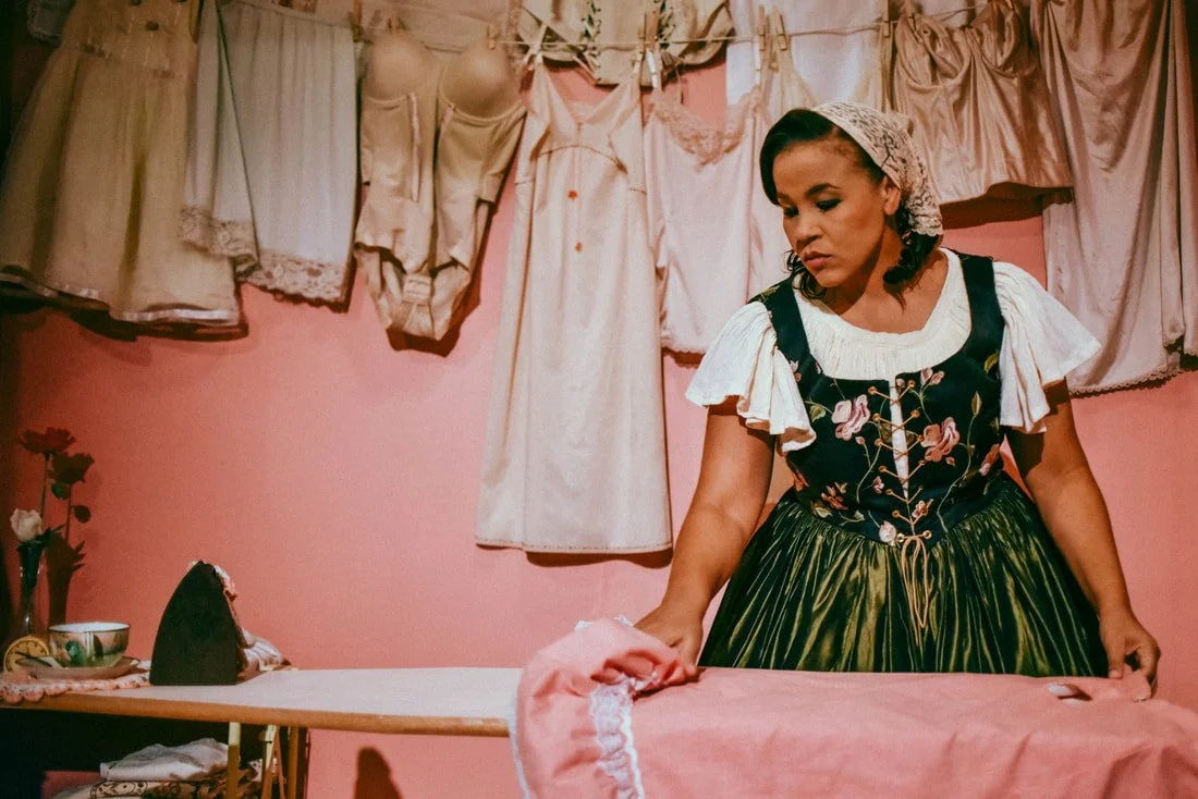 anya-pearson-as-the-unmothered-mother_orig.jpg