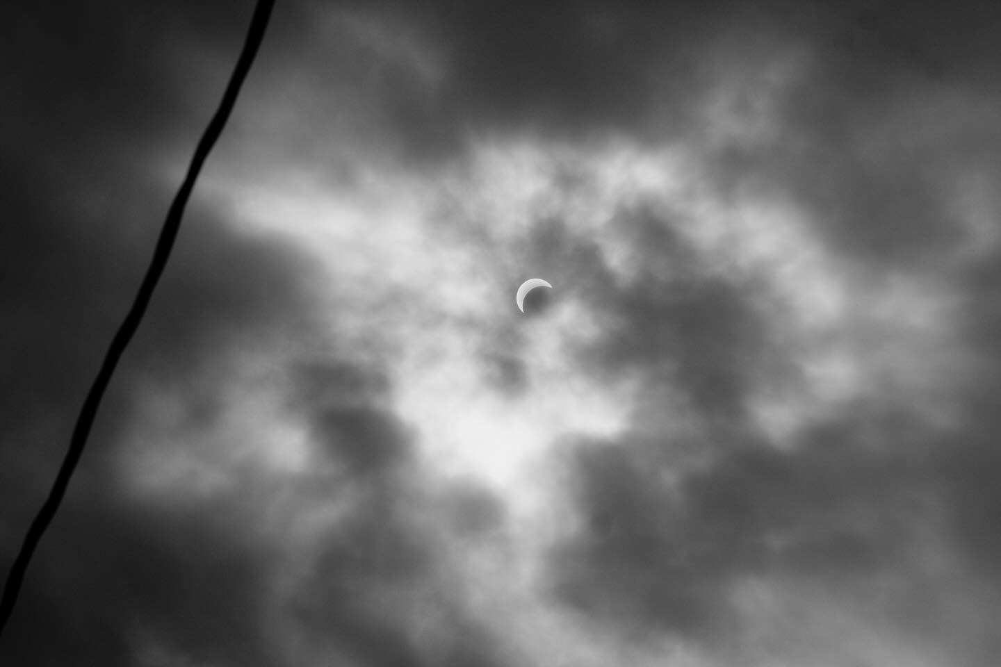 Eclipse with power line
Selinsgrove, Pa. 

#eclipse #solareclipse