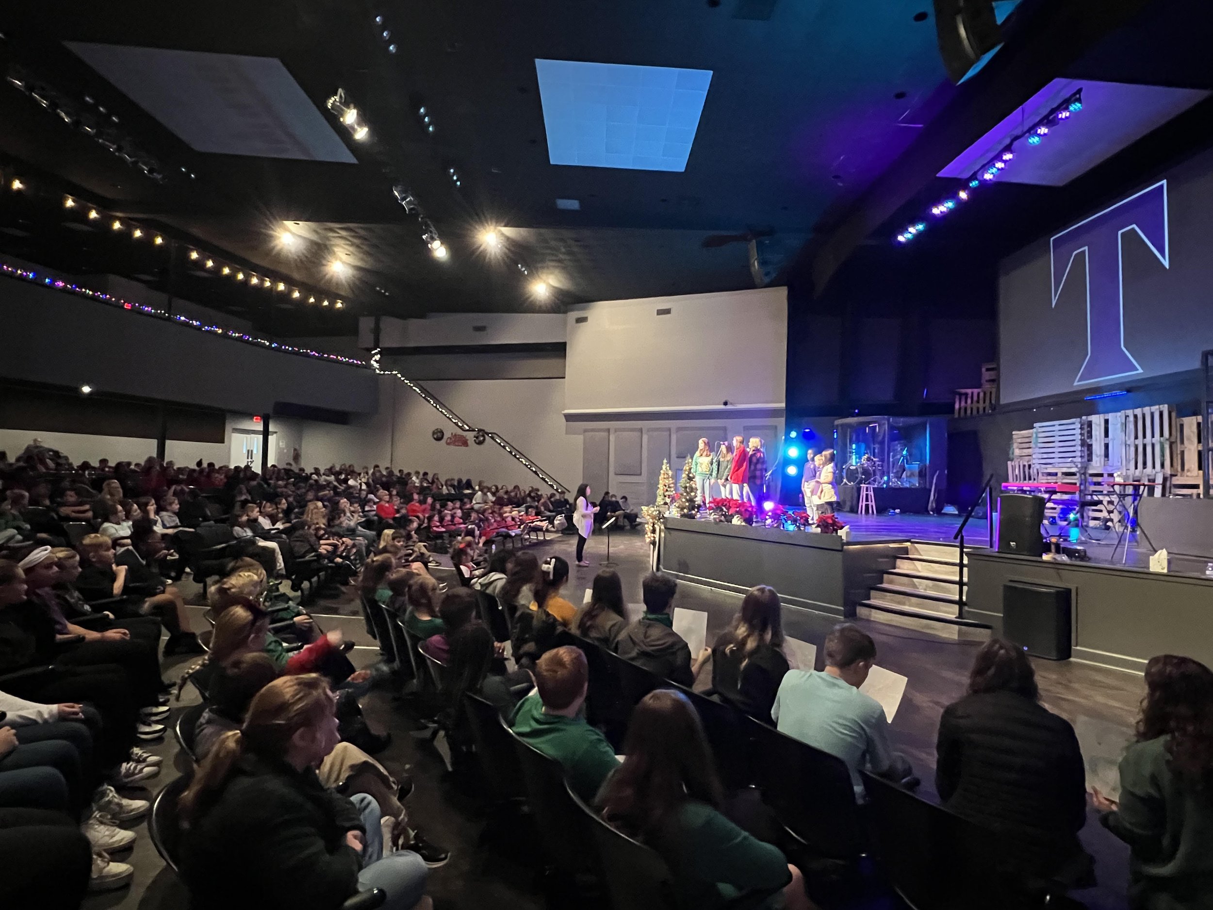 Christmas Chapel 22.23.jpeg