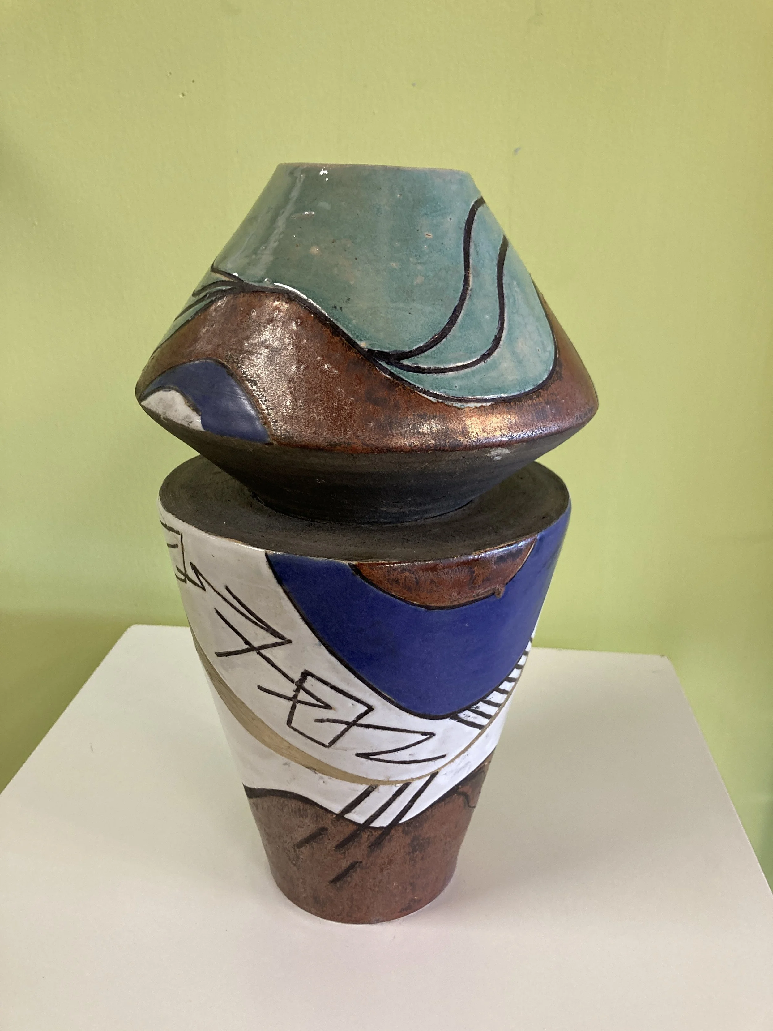 "FLOATING LID CONTAINER", clay, 13 X 8 X 8 inches