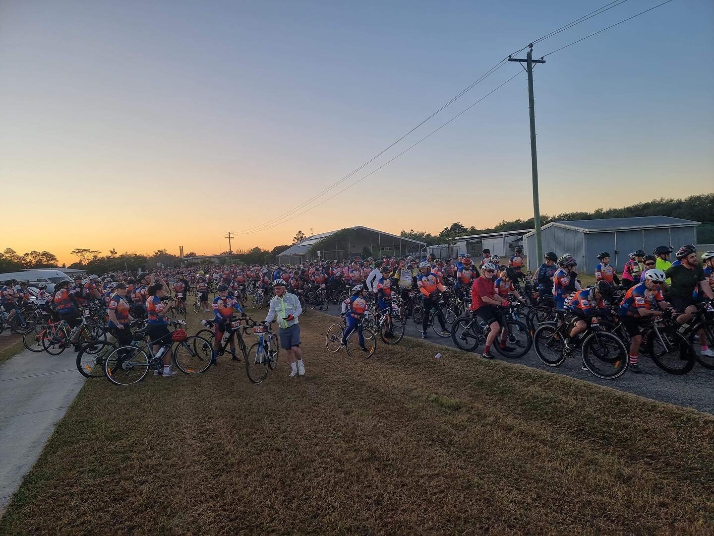 Wondering where everyone is this morning in Mackay? Ummm&hellip; well they are here at @mackaybotanicgardens with their #bikes getting ready to roll. Our 30km @queenslandcountryhealthfund @queenslandcountrybank riders are next to go. 

Over 800 rider