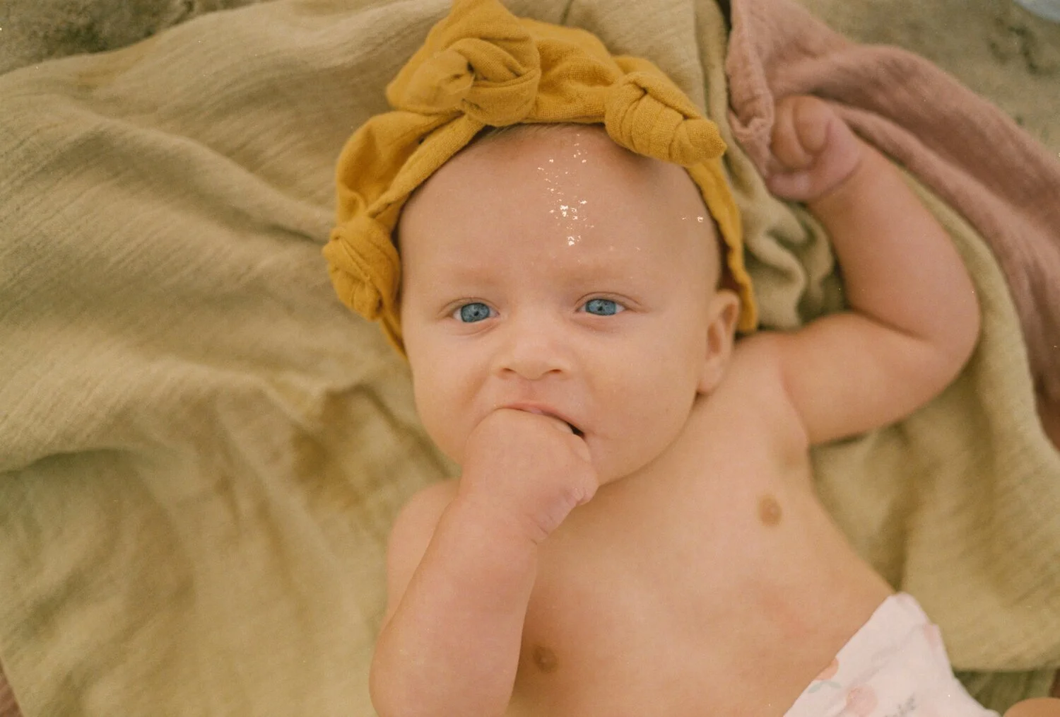 INTRODUCING SOLIDS - BABY - SIMPLE HOLISTIC APPROACH