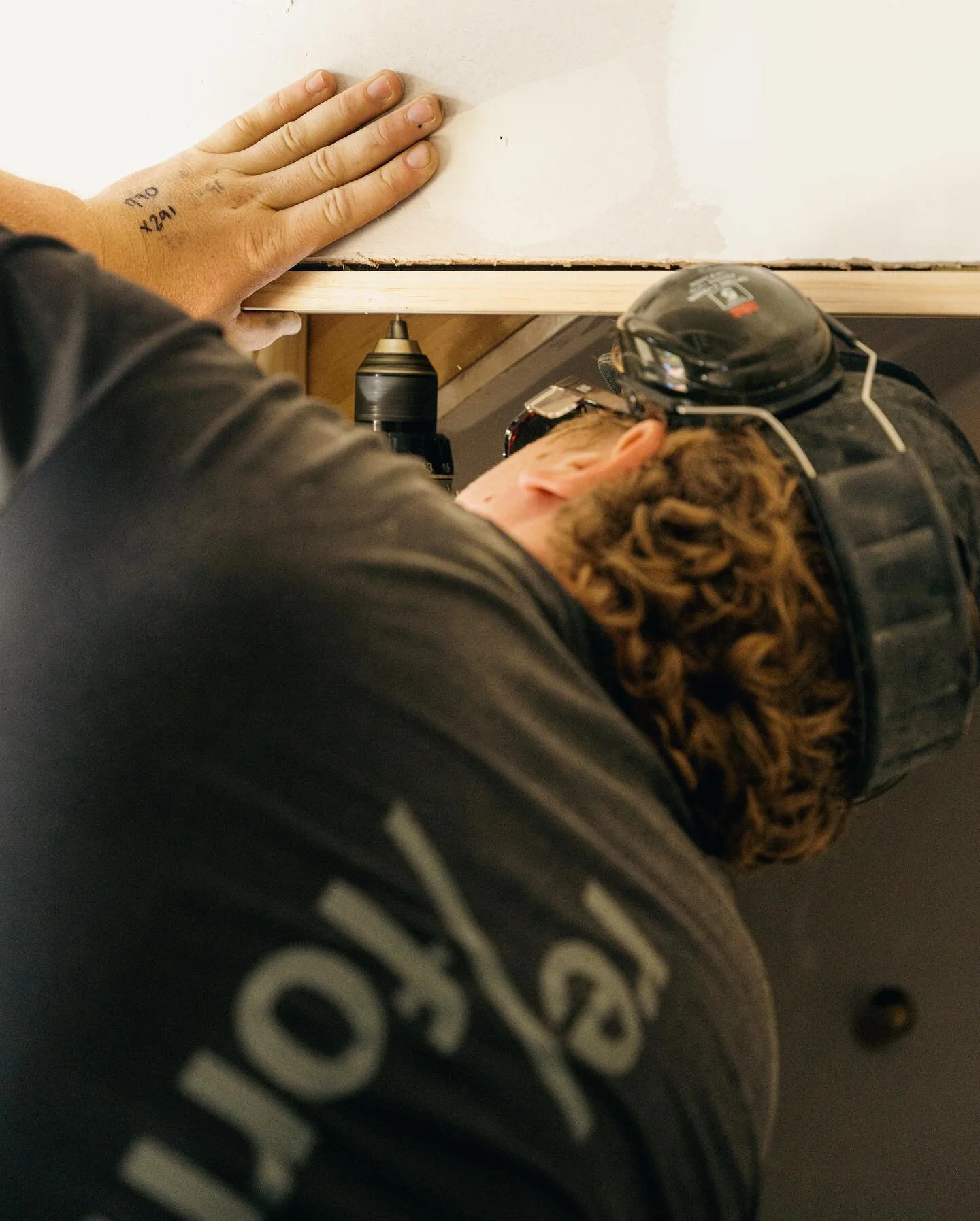 Door jambs screwed off and ready for architraves 👌