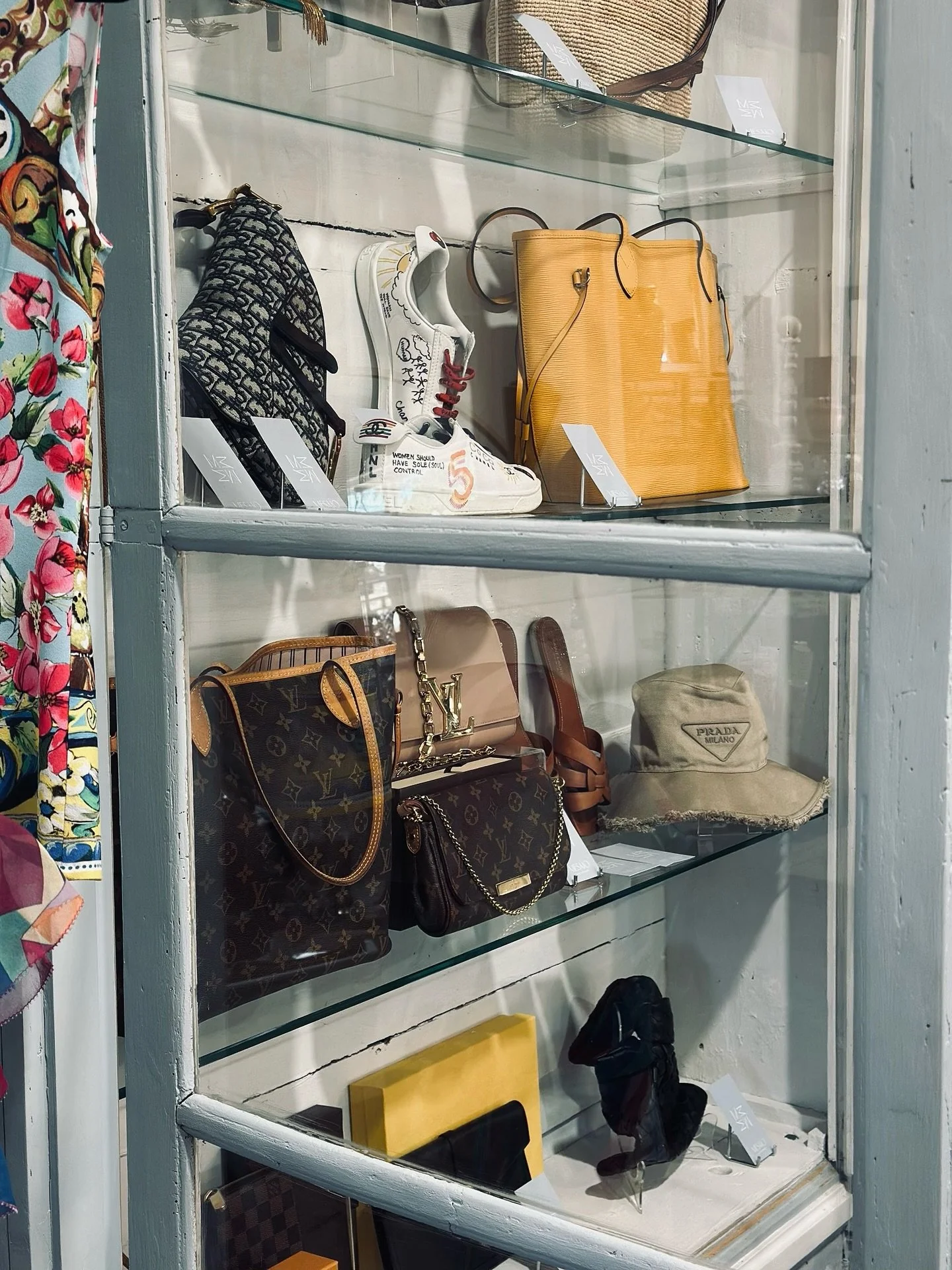 Christmas is in 16 days!!!! 🎁 Get in quick while we have it! NEW IN | CHANEL, LOUIS VUITTON, LOEWE, PRADA, SAINT LAURENT, BOTTEGA, GUCCI + so much more. 

#Mesa&iacute;o #LuxuryConsignment #Canberra