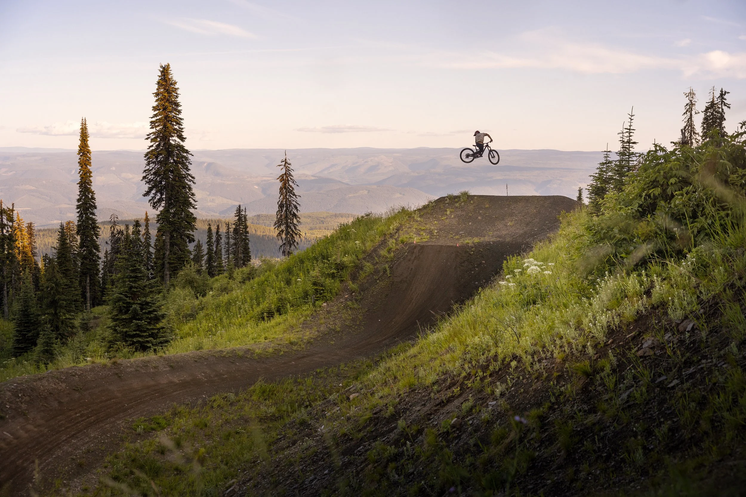 MathewWanbonPhoto_Silverstar_Sabina-Eric_bikepark-18.jpg
