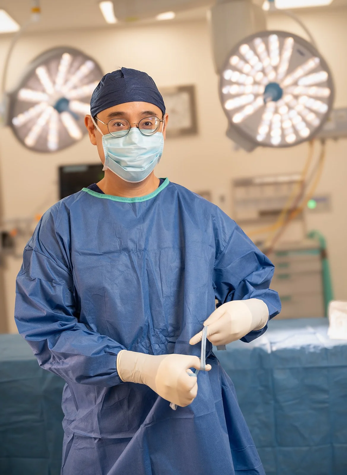 Cosmetic surgeon gowning procedure Melbourne theatre photography
