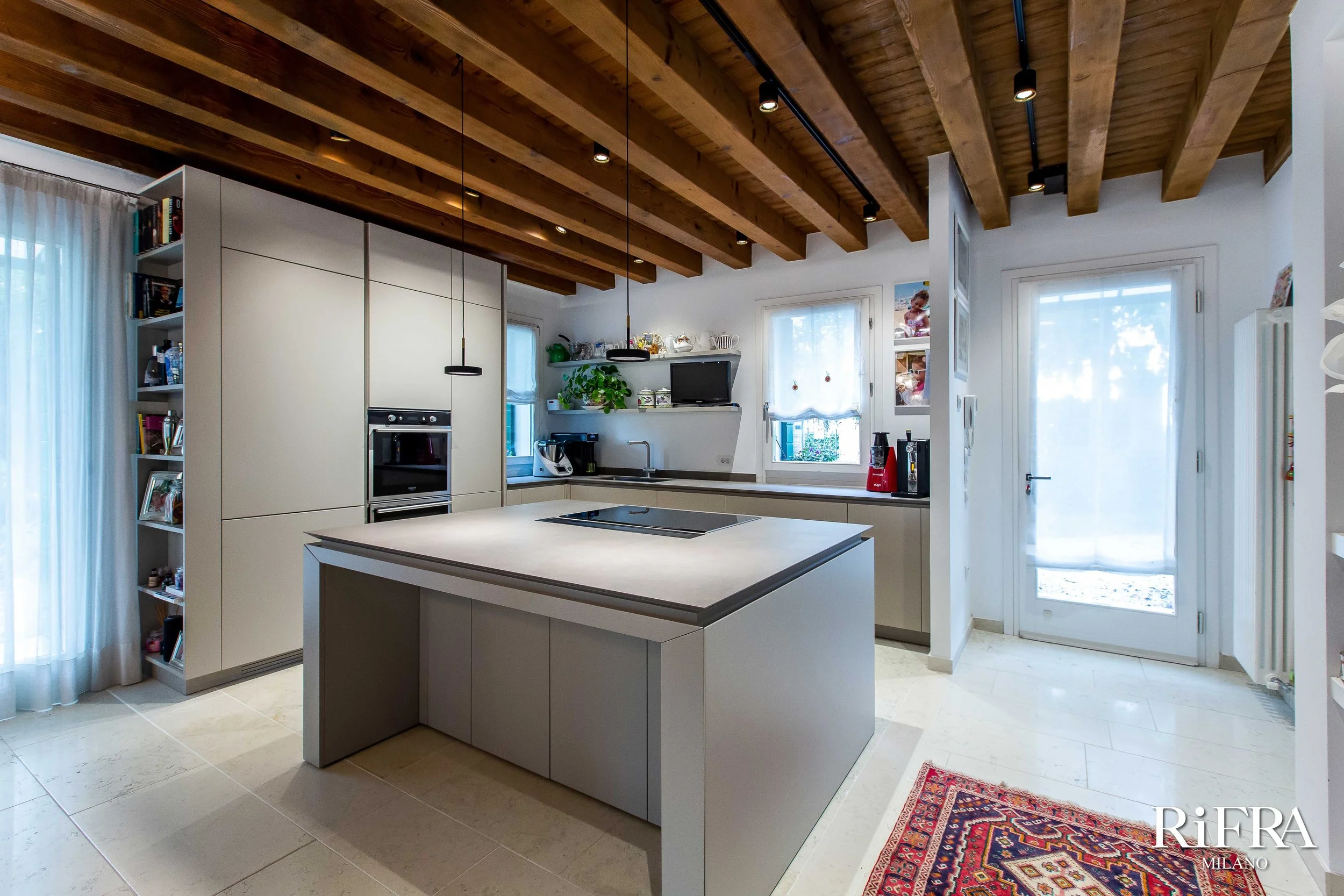 Neubau einer FLY-Küche mit Kochinsel