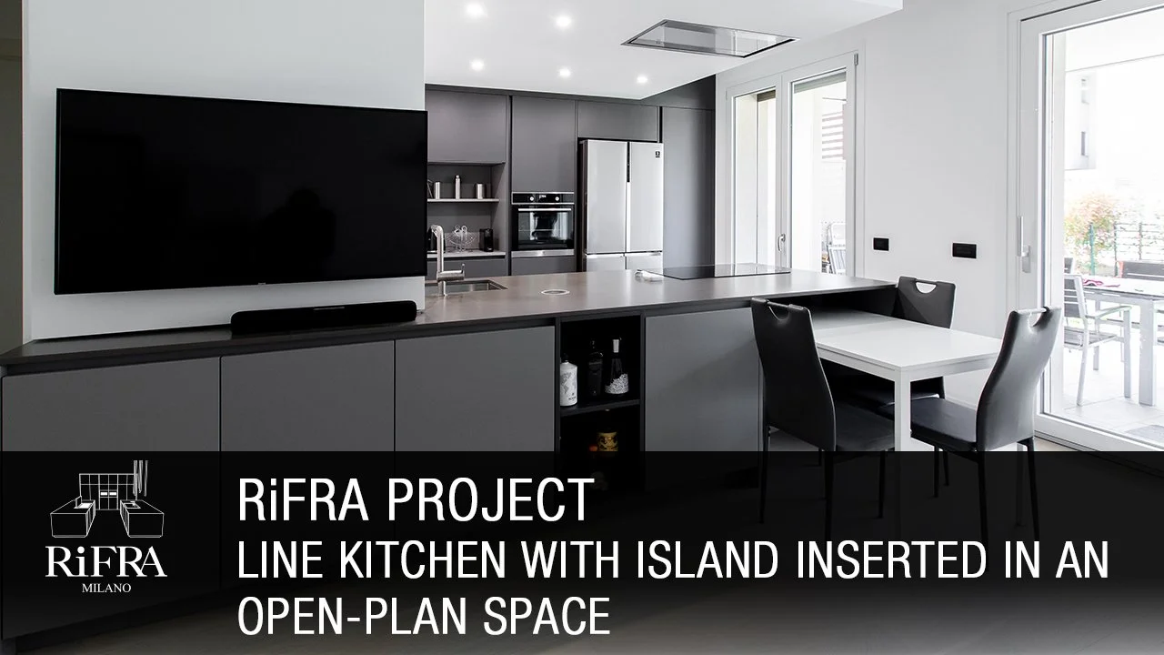 LINE-Küche mit einer eingebauten open-space Insel