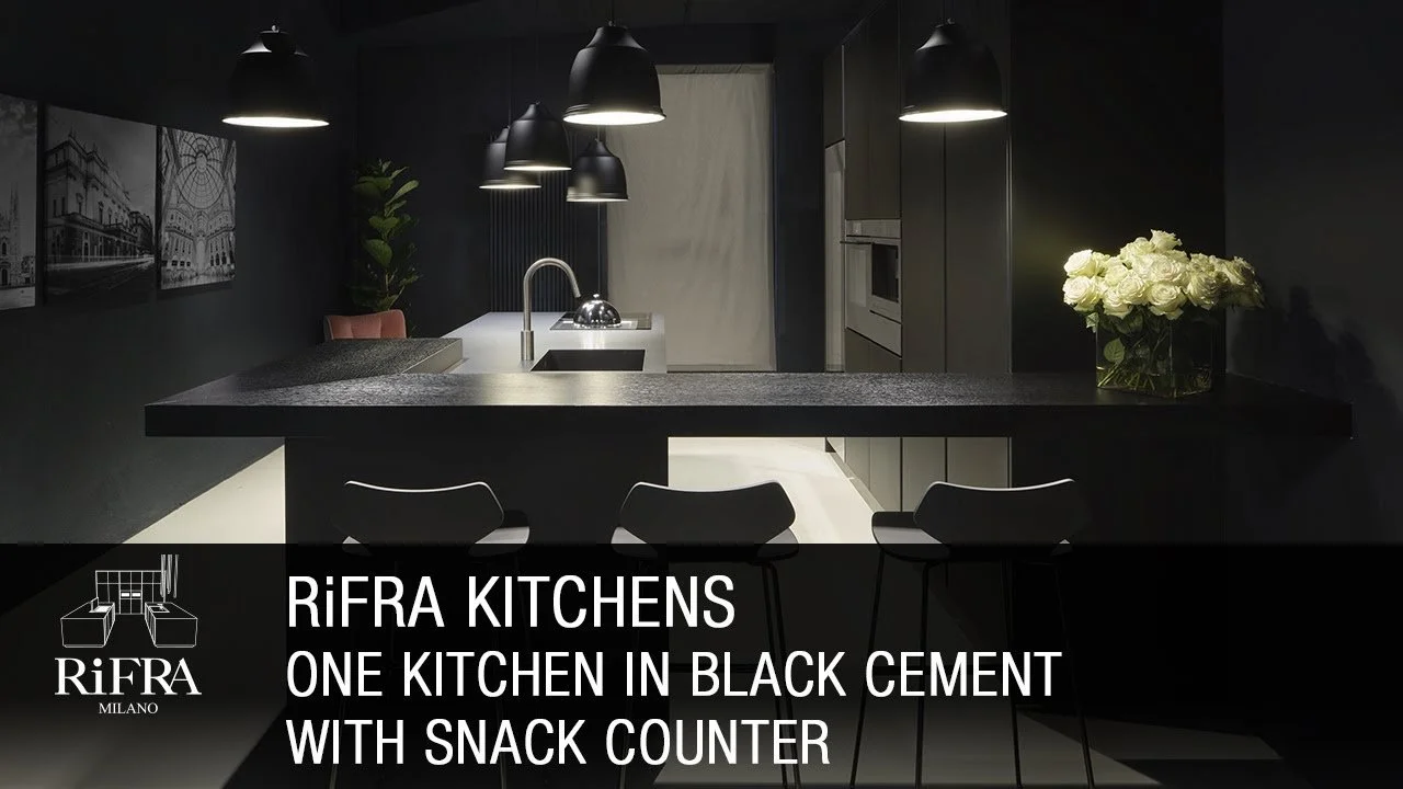 [Video] ONE-Küche aus schwarzem Zement mit Snacktheke