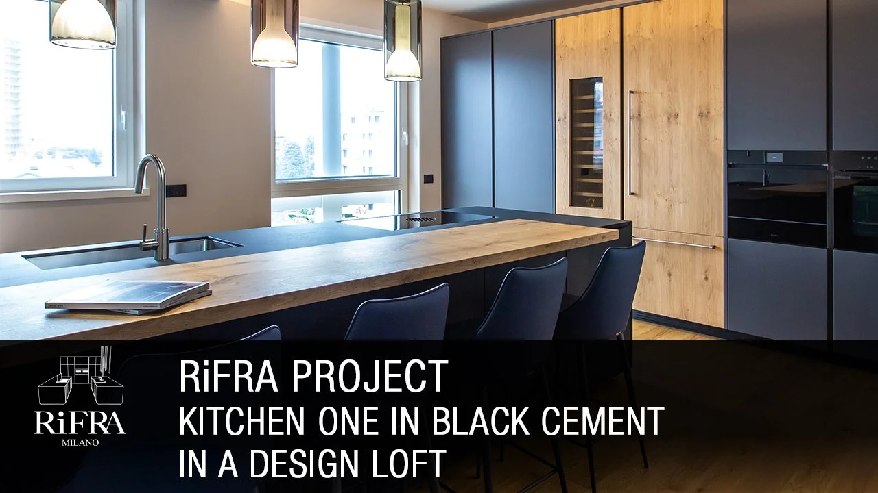 Die ONE-Küche in Schwarzbeton in einem Design Loft