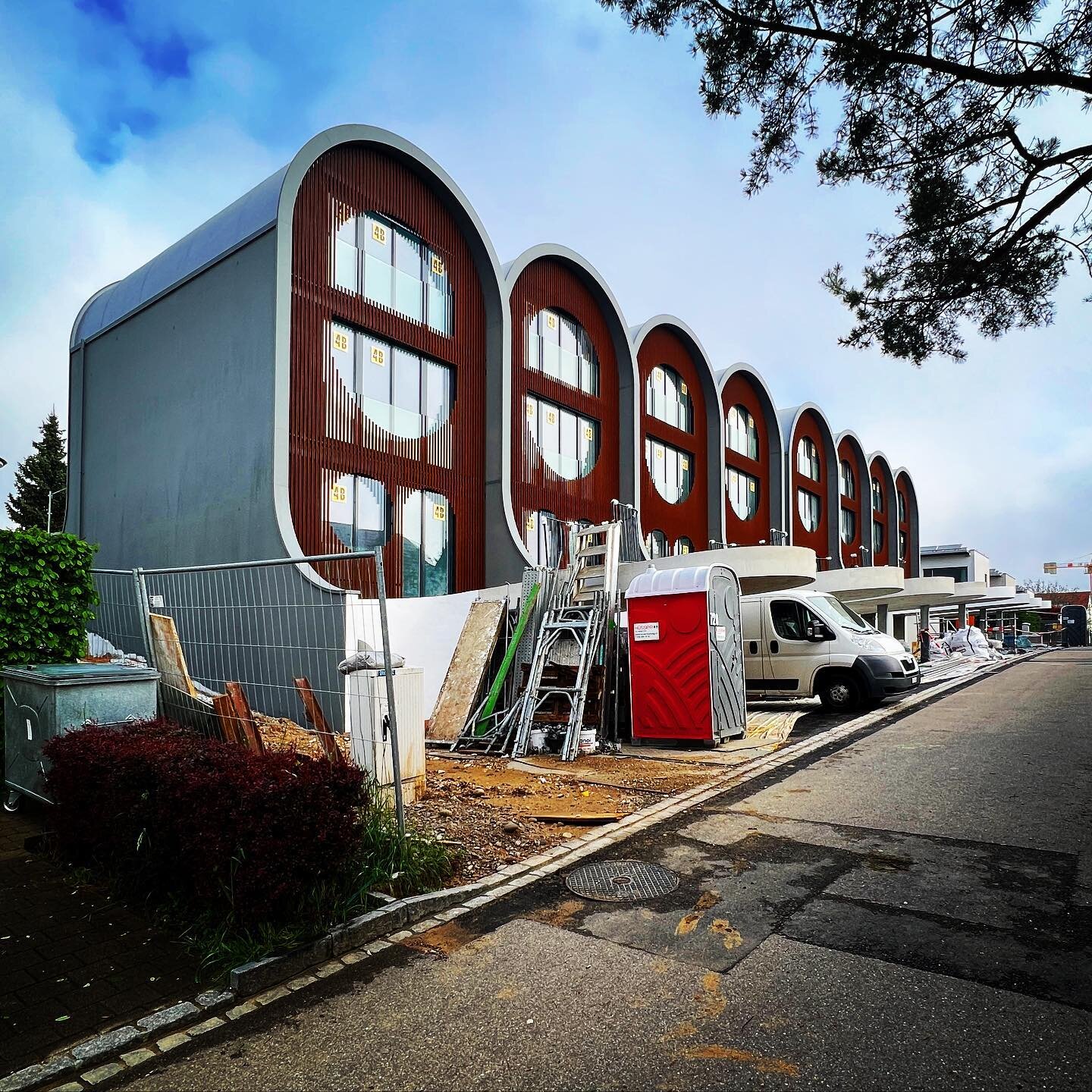 4weeks until we hand over this unique project ❤️ 

The silhouette is the address📍