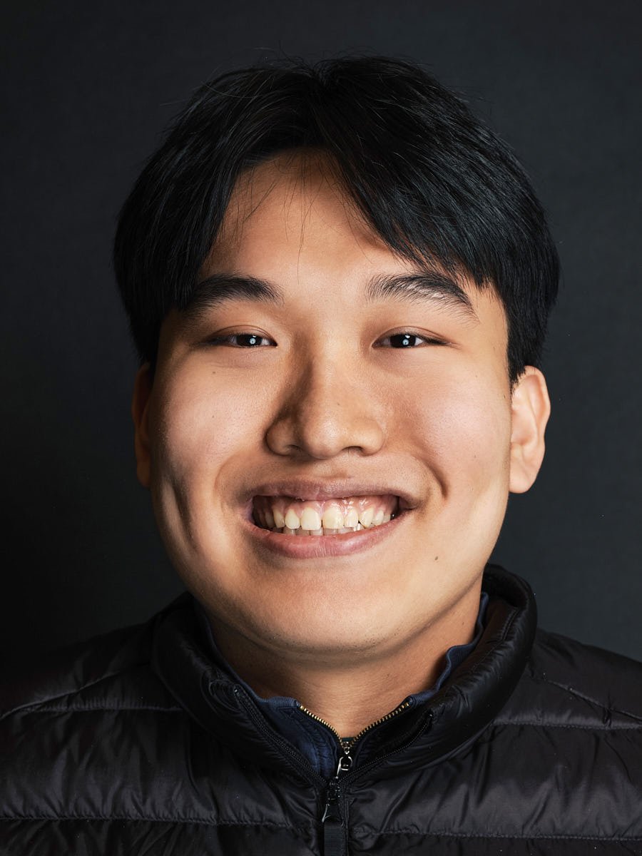 headshots-nyc-young-professional-navy-quarter-zip.jpg