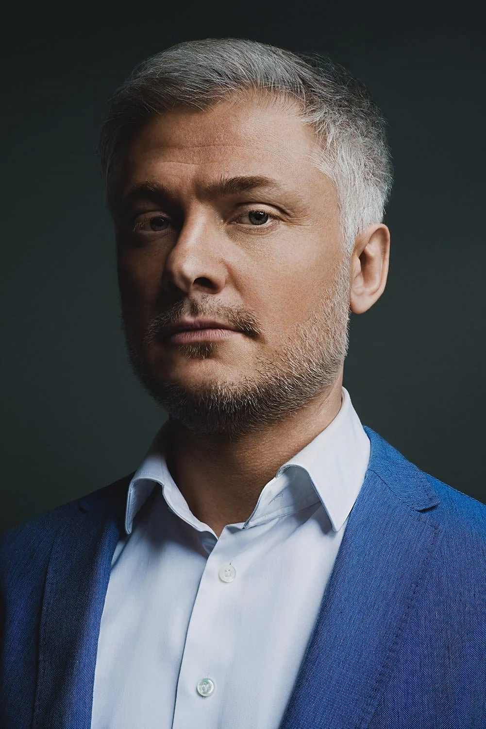 headshot1689+-3_compressed (1).jpg