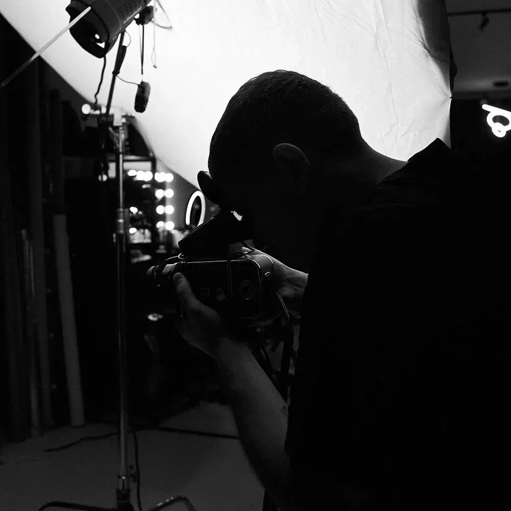 On set: Capturing your business's essence with our on-location and remote branding sessions. Tailored images for your marketing and social media needs.

Full post &rarr; https://www.match-production.com/blog/how-we-run-corporate-headshots

#Corporate