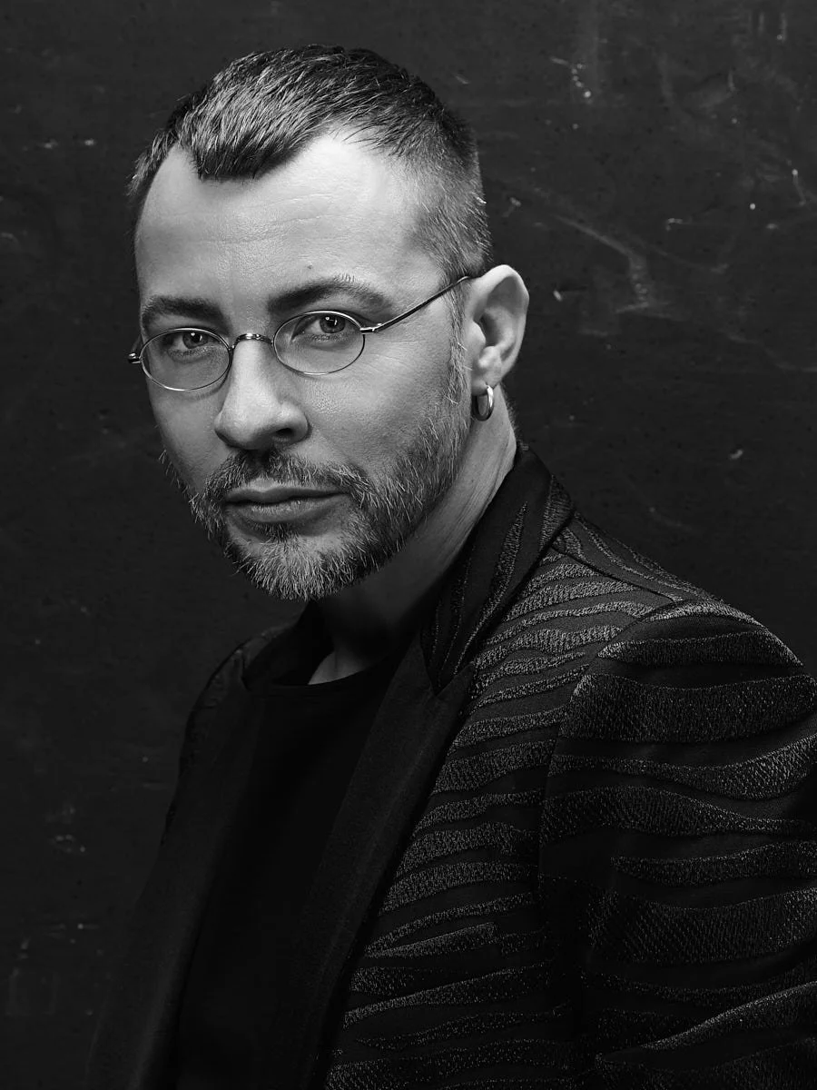 personal-branding-photography-nyc-black-and-white-man-glasses-dark-jacket.jpg