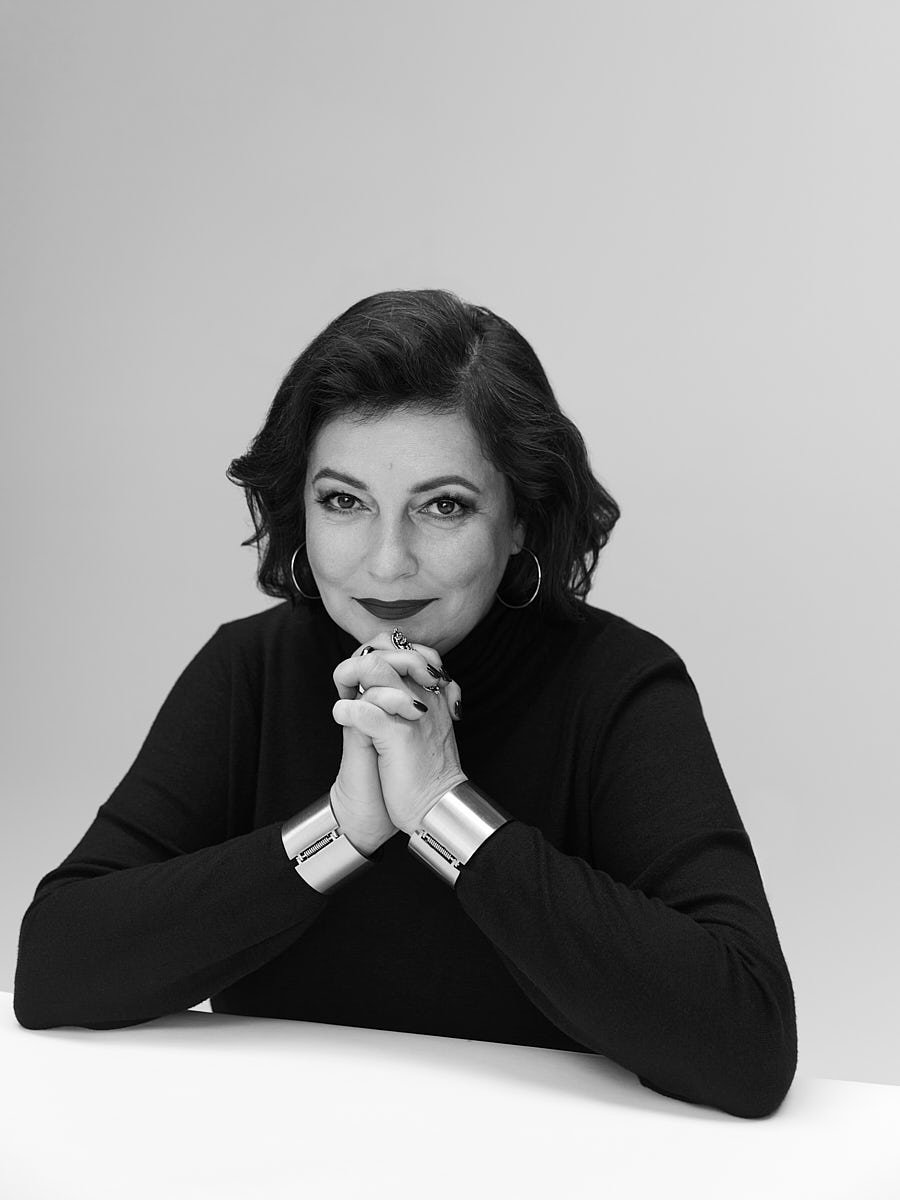personal-branding-photography-nyc-black-and-white-woman-black-top-hands-under-chin.jpg