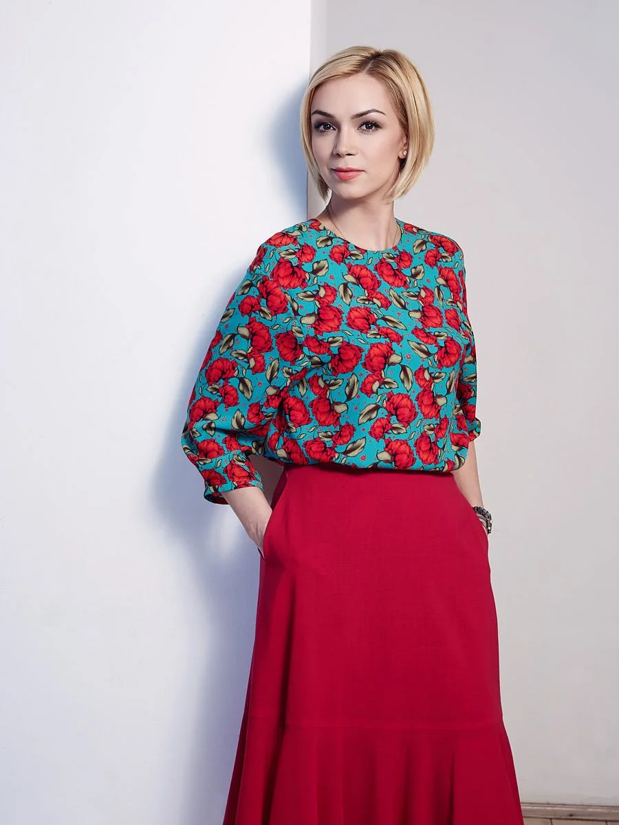 personal-branding-photography-nyc-woman-patterned-blouse-red-skirt.jpg