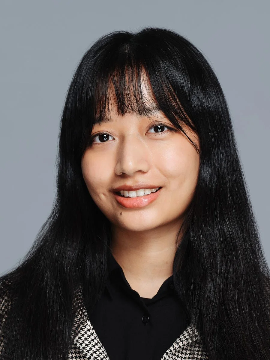 corporate-headshot-nyc-woman-black-blazer-gray-background.jpg