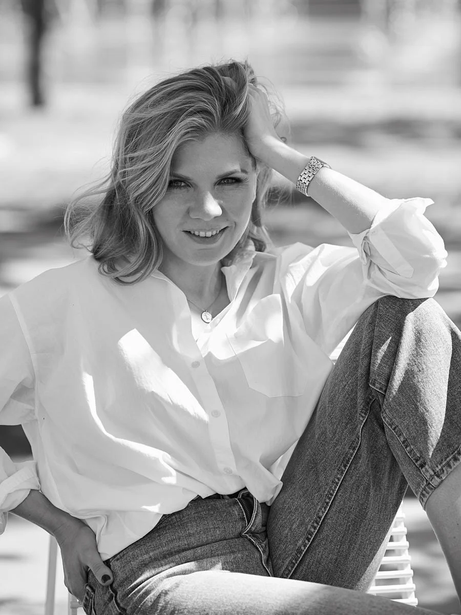 personal-branding-photography-nyc-black-and-white-woman-white-shirt-hand-in-hair.jpg