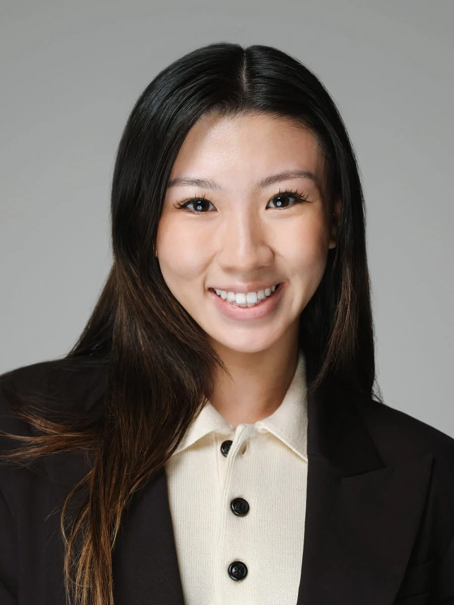 corporate-headshot-nyc-woman-light-gray-background.jpg