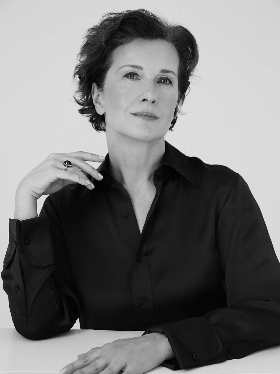 personal-branding-photography-nyc-black-and-white-woman-black-shirt-portrait.jpg
