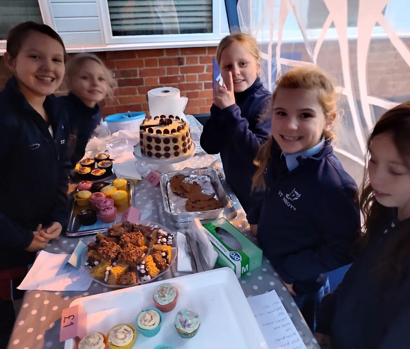 Despite the weather yesterday afternoon, Year 4 were out in force selling their homemade tasty treats and pretty pictures. With the support of their parents, they worked through the cold to sell for over an hour! Their efforts paid off as they raised