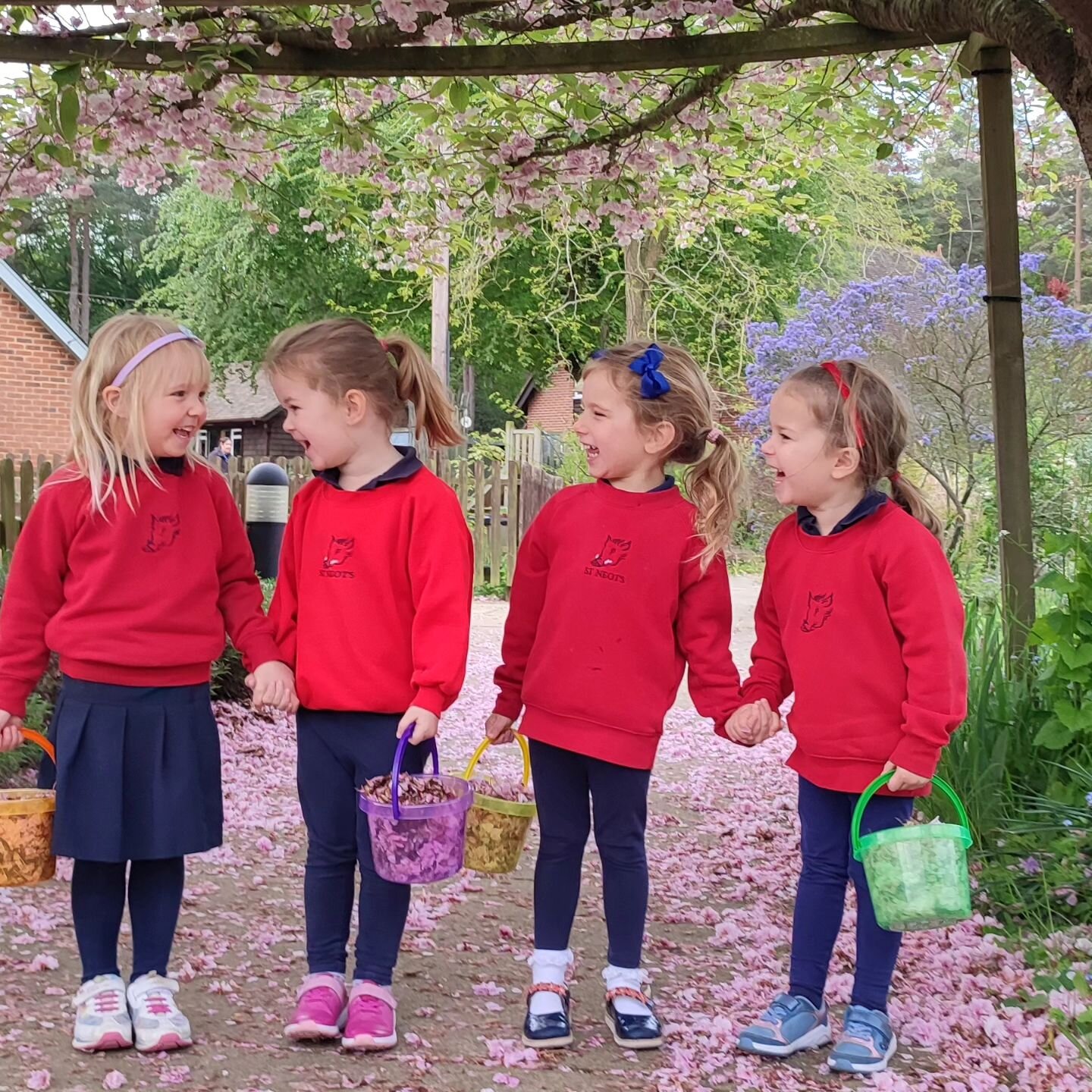 The girls asked to collect some blossom this morning to make some perfume for their teachers! 
#itsastneotsthing 
#snnursery
