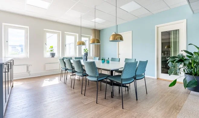 kontorsinredning-stockholm-viatel-matplats.jpg