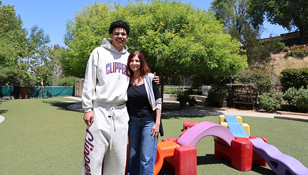 Kobe Sanders donates to SDSU Children's Center