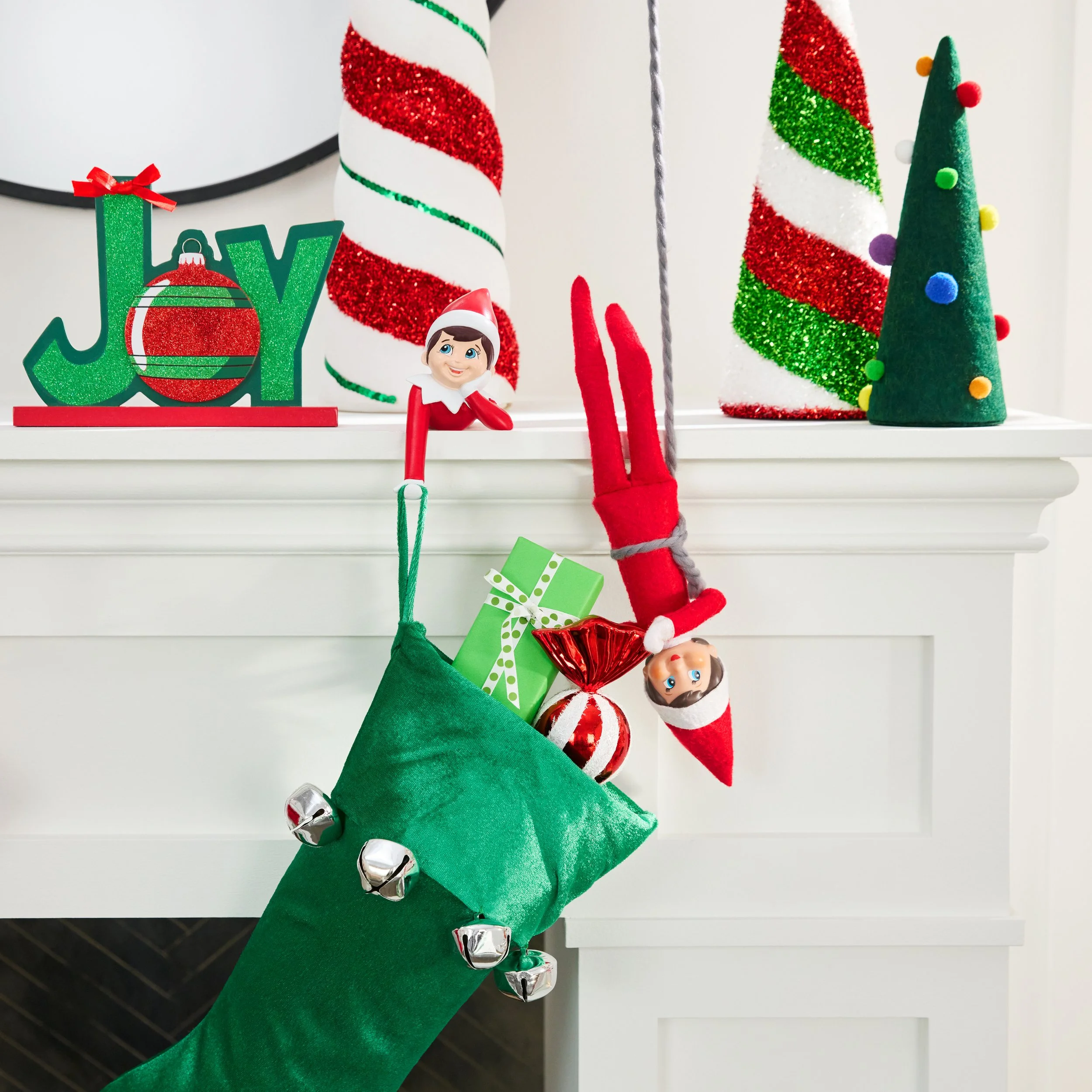 FY24Q4_CC_LR_ElfontheShelf_Idea_05.jpg