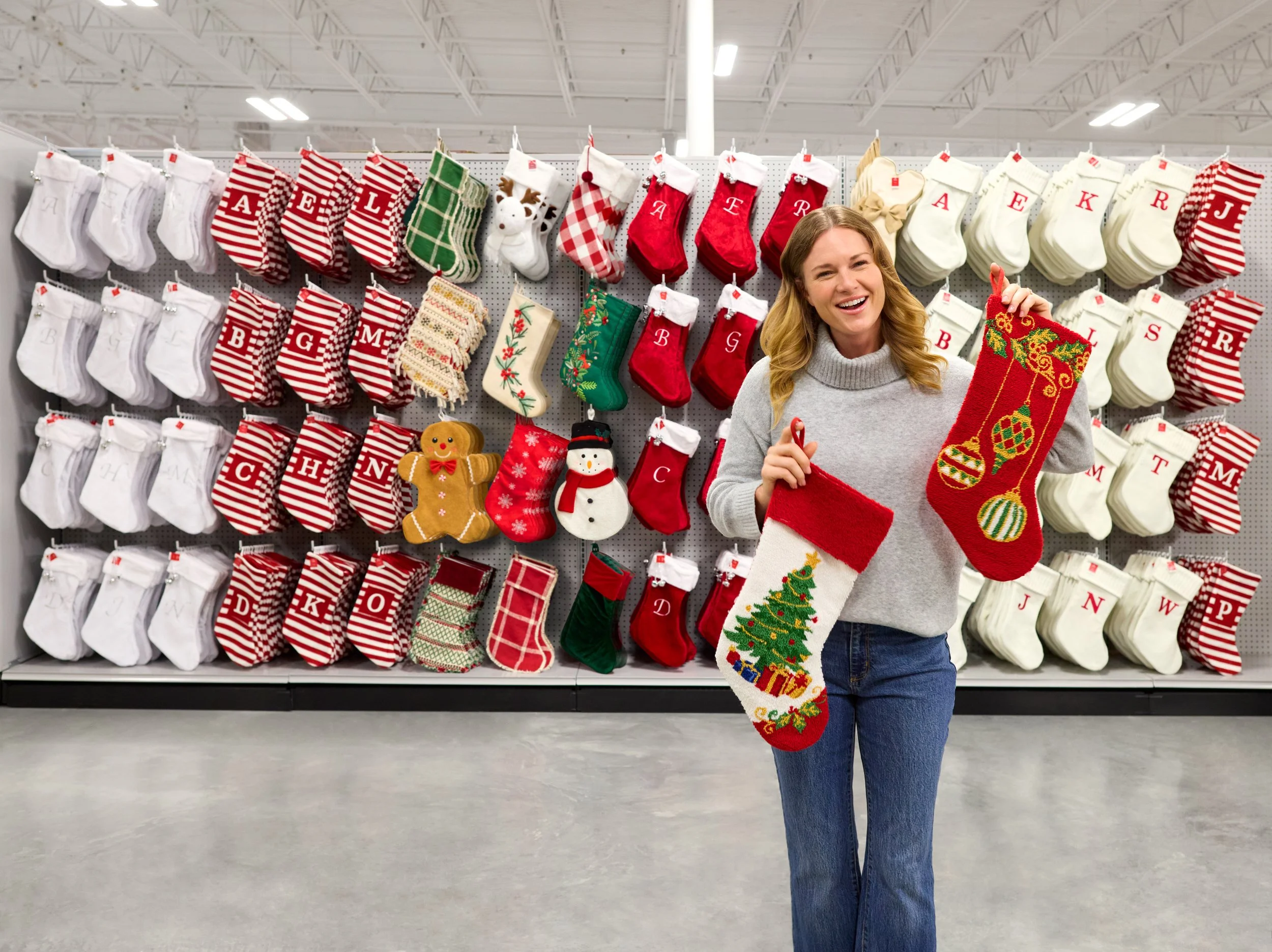 FY25Q4_In-Store_Christmas_Stockings_Talent_601.jpg