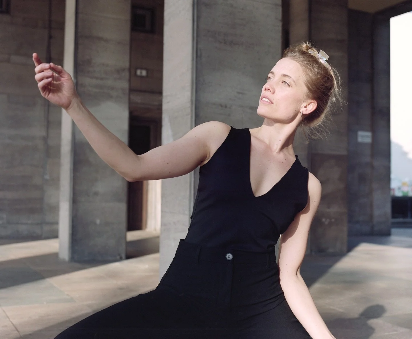 Immer sehr happy &uuml;ber sch&ouml;ne und inspirierende Begegnungen ✨
So wie mit der Fotografin @violahasse - ob im Studio, auf der Stra&szlig;e oder in meinen Classes 🫶❤️

#dancephotography #dancer #artsy #danceartist #berlin#berlindance #collab #