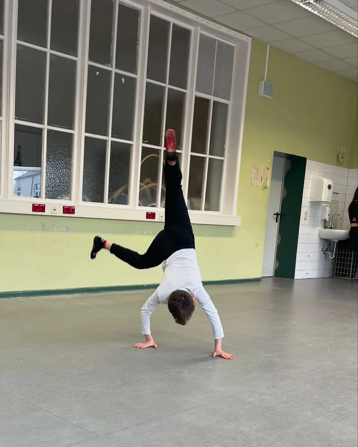 Letzte Woche durfte ich als Tanzvermittlerin Teil eines gro&szlig;artigen Schulprojekts sein, das sich ganz den europ&auml;ischen Werten &ndash; insbesondere der Demokratie &ndash; gewidmet hat. 🇪🇺

Im Rahmen eines jahrgangs&uuml;bergreifenden Proj