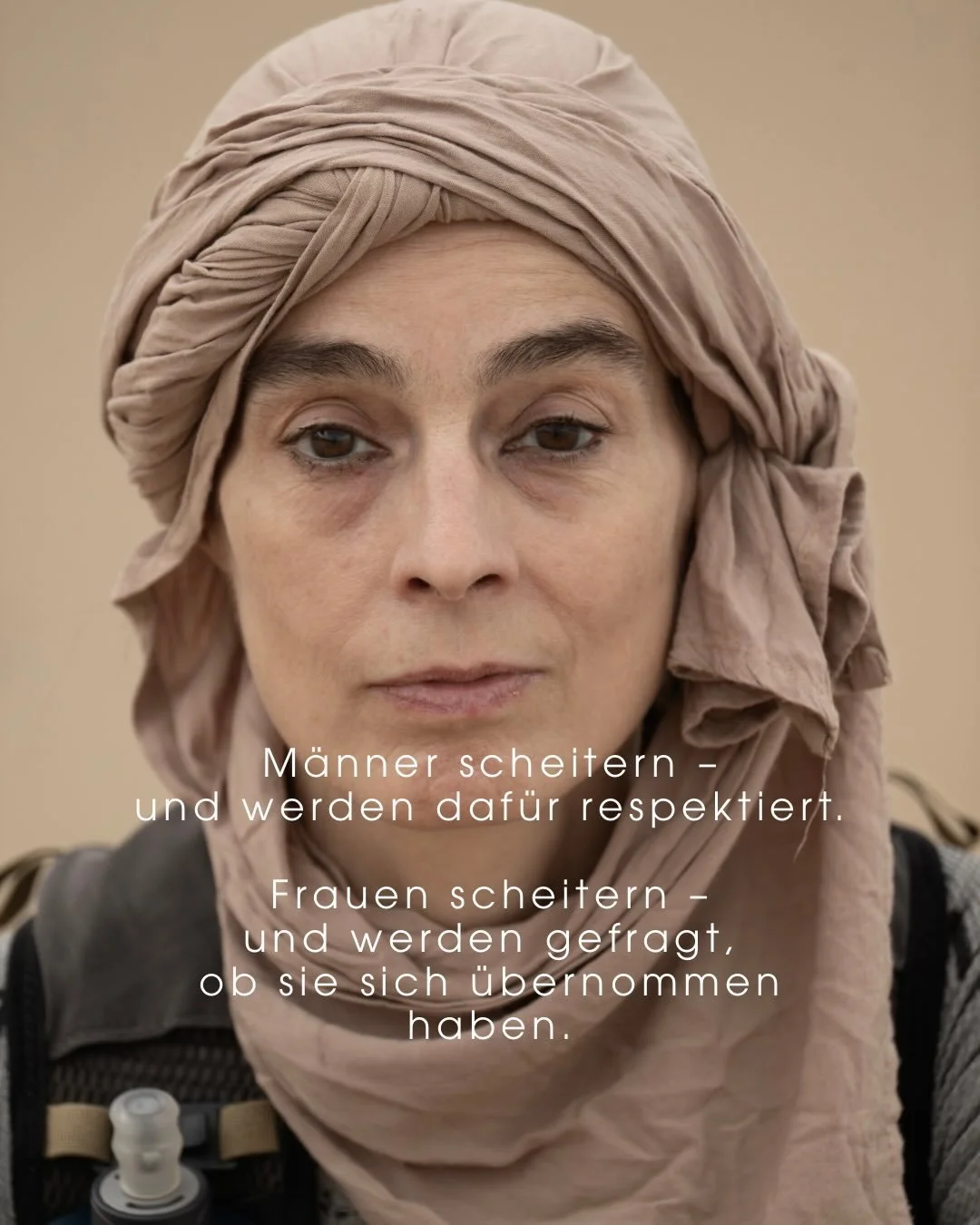 M&auml;nner scheitern und werden daf&uuml;r respektiert.
Frauen scheitern und werden gefragt, ob sie sich &uuml;bernommen haben.

So sieht das Koordinatensystem aus, in dem Leistung gelesen wird.

Ich werde &ndash; egal, was ich tue &ndash; als Frau 