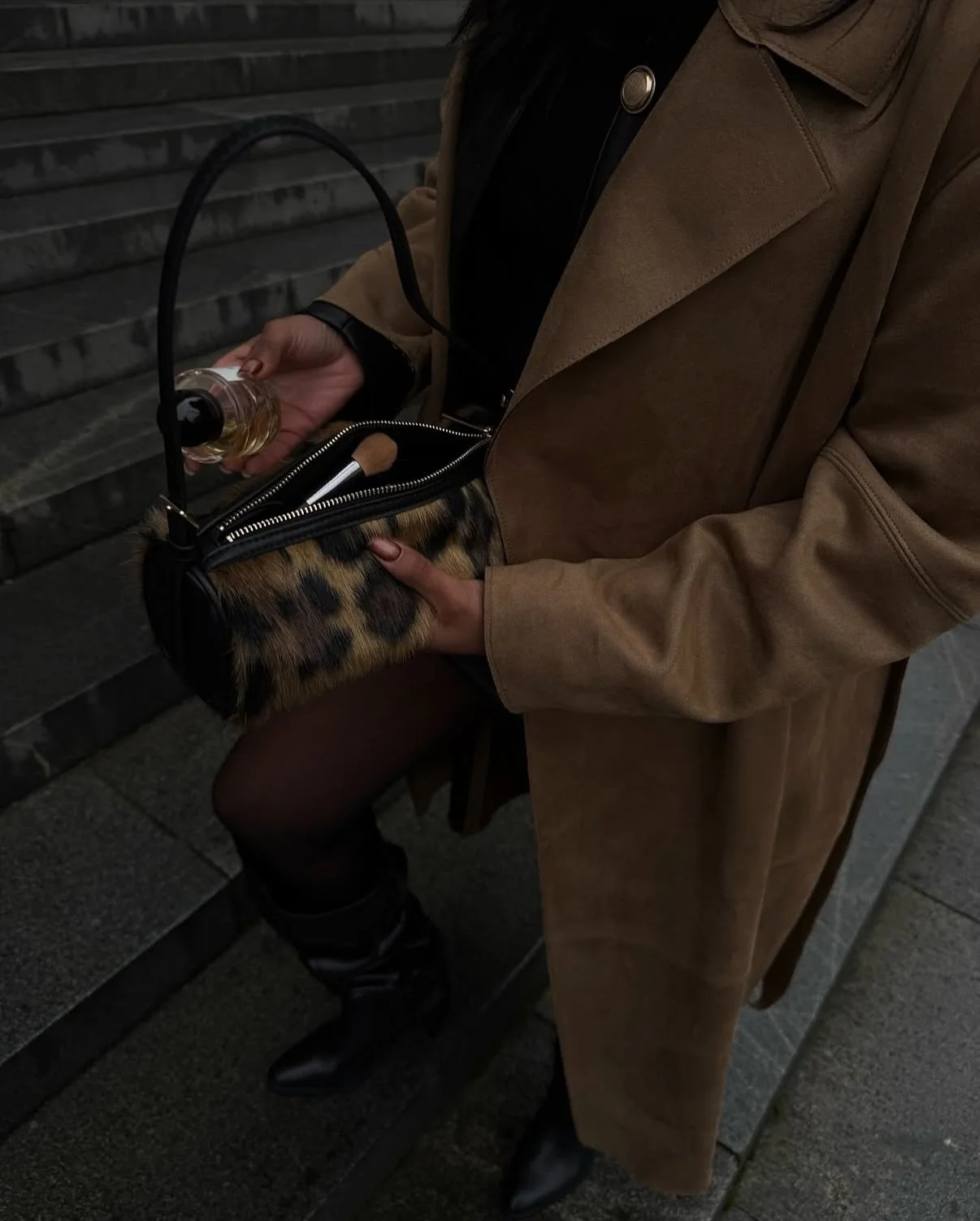 The StudioTaggy girls giving dark academia and cool girl autumn 🍂

Pop the shades on and bring down that exposure to add some edge to your autumn shots - perfect for when it&rsquo;s overcast and stormy in London