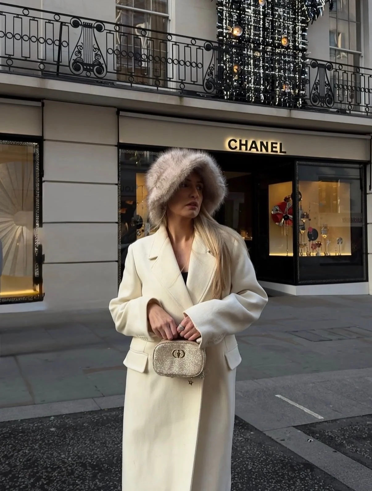 Dreaming of white coats this Christmas ❄️ the StudioTaggy girls styling winter whites in the city 🤍