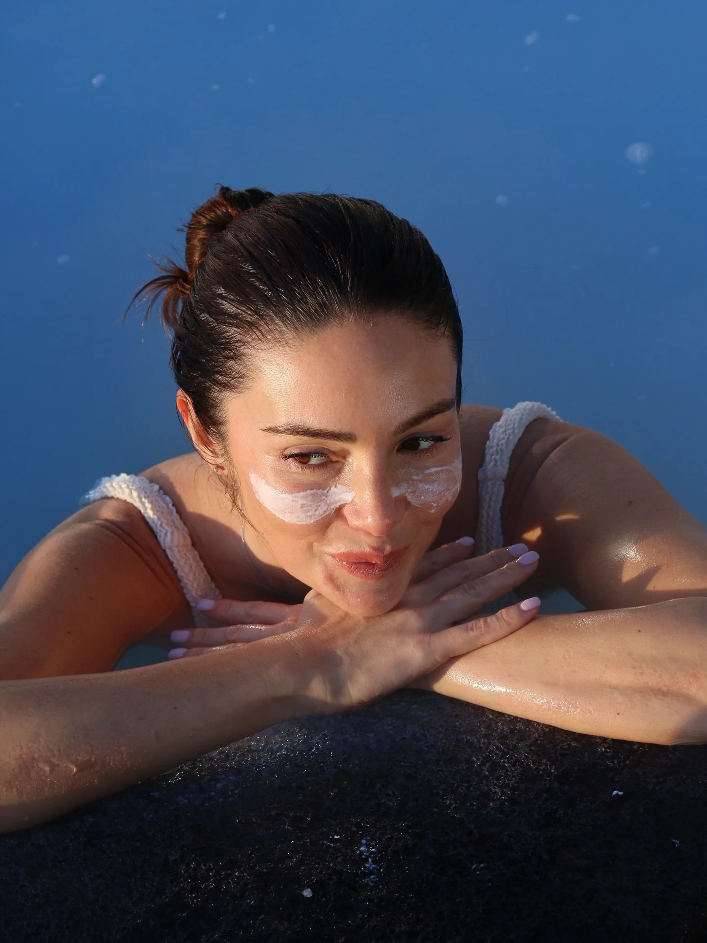 Moments in the Blue Lagoon with the Blue Lagoon Skincare Silica Mud Mask 🩵 @withrosalind @bluelagoonskinscience 

📸 @studiotaggy