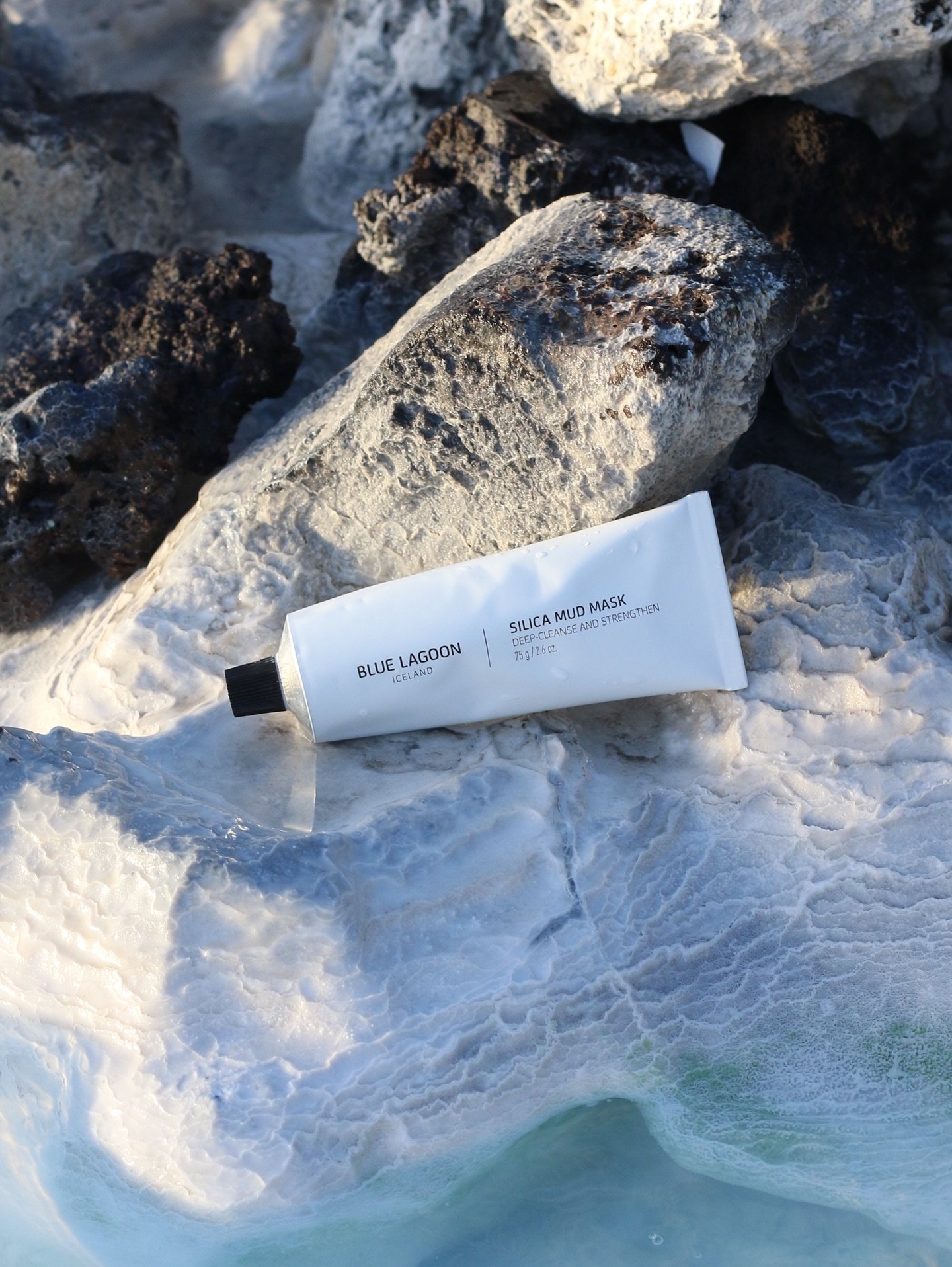 I can&rsquo;t express how much I love this first photograph 😌 The most incredible skincare 🩵 @bluelagoonskinscience