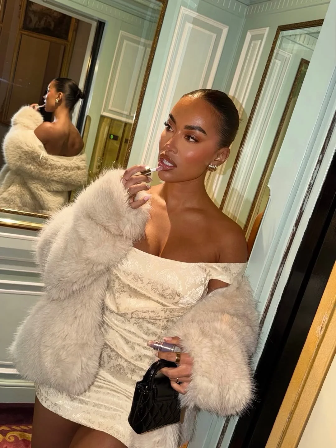 PrettyLittleThing AD  |  iPhone