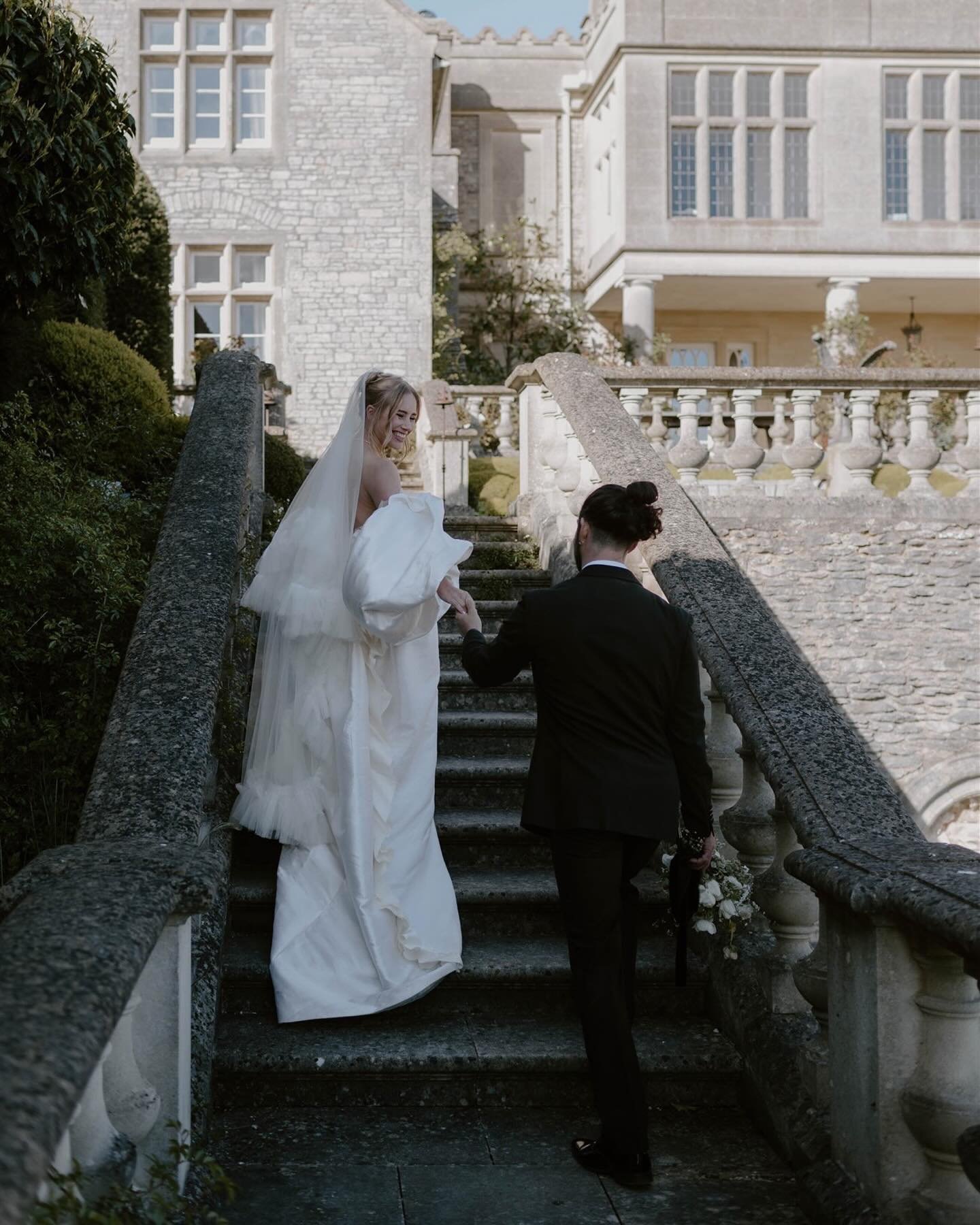 Grace and Sam are surrounded by the beautiful Euridge Manor 🤍

Grace is wearing the most beautiful gown with oversized puff sleeves. An absolutely iconic look!

Euridge Manor is located in the Cotswolds, it provides breathtaking landscapes and timel