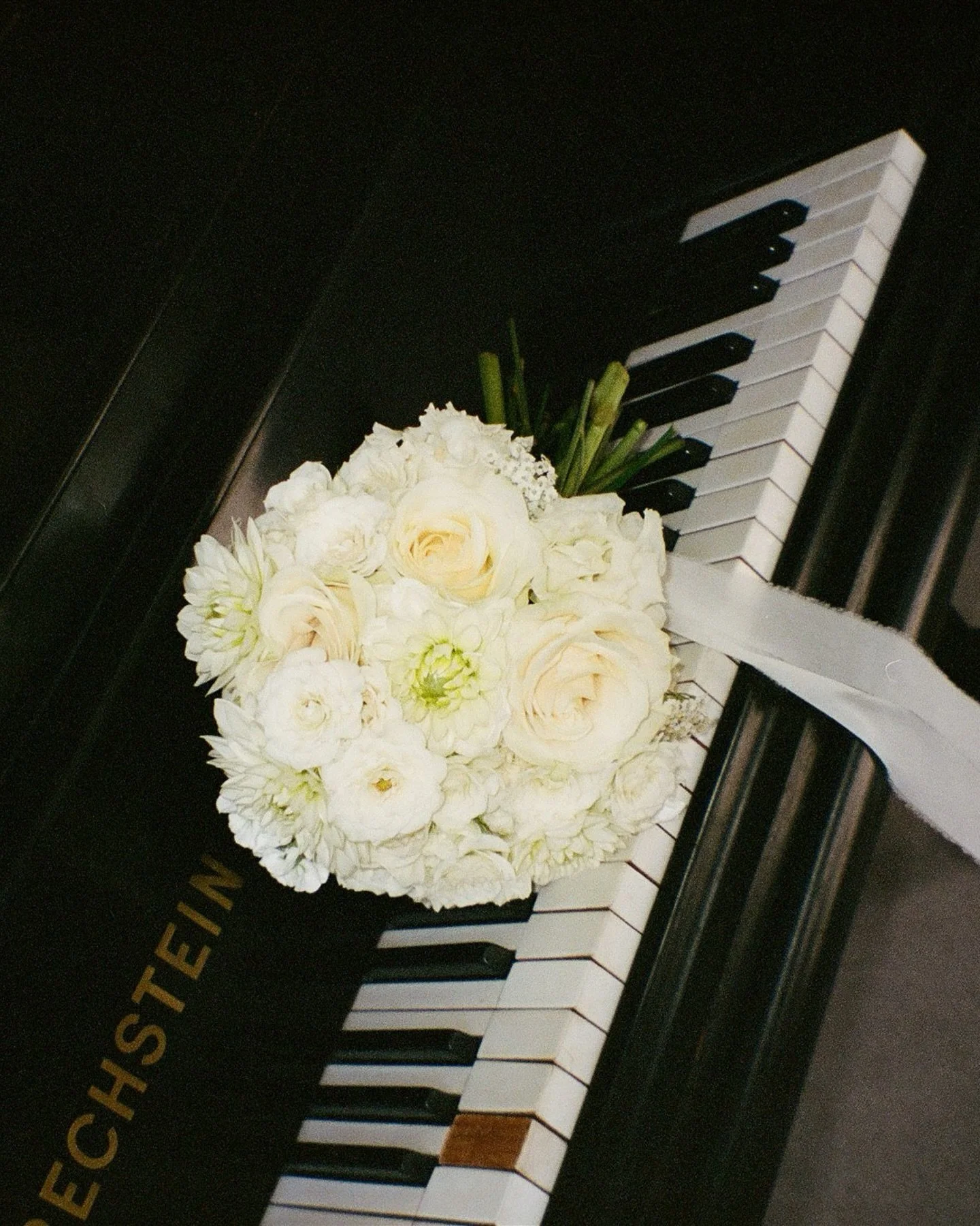 Some of my fav film scans from this gorgeous September wedding 🤍

Photographer @anitakphotography 
Venue @boxtedhall 
Hair Stylist @staciegoodwinbridalhair 
Florist @thesuffolkflorist
Pizza @frenchies.pizza 

#35mmfilmwedding #35mmfilm #weddingonfil