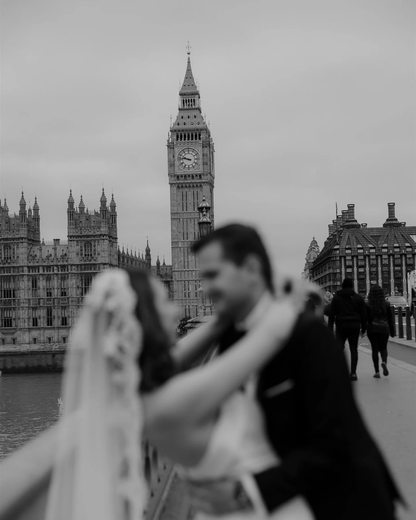 There&rsquo;s something special about photographing in the heart of London, the energy, the chaos, the charm. Asia and Piotrek reached out because the city means so much to them, and it&rsquo;s easy to see why. We spent the day wandering, laughing, a