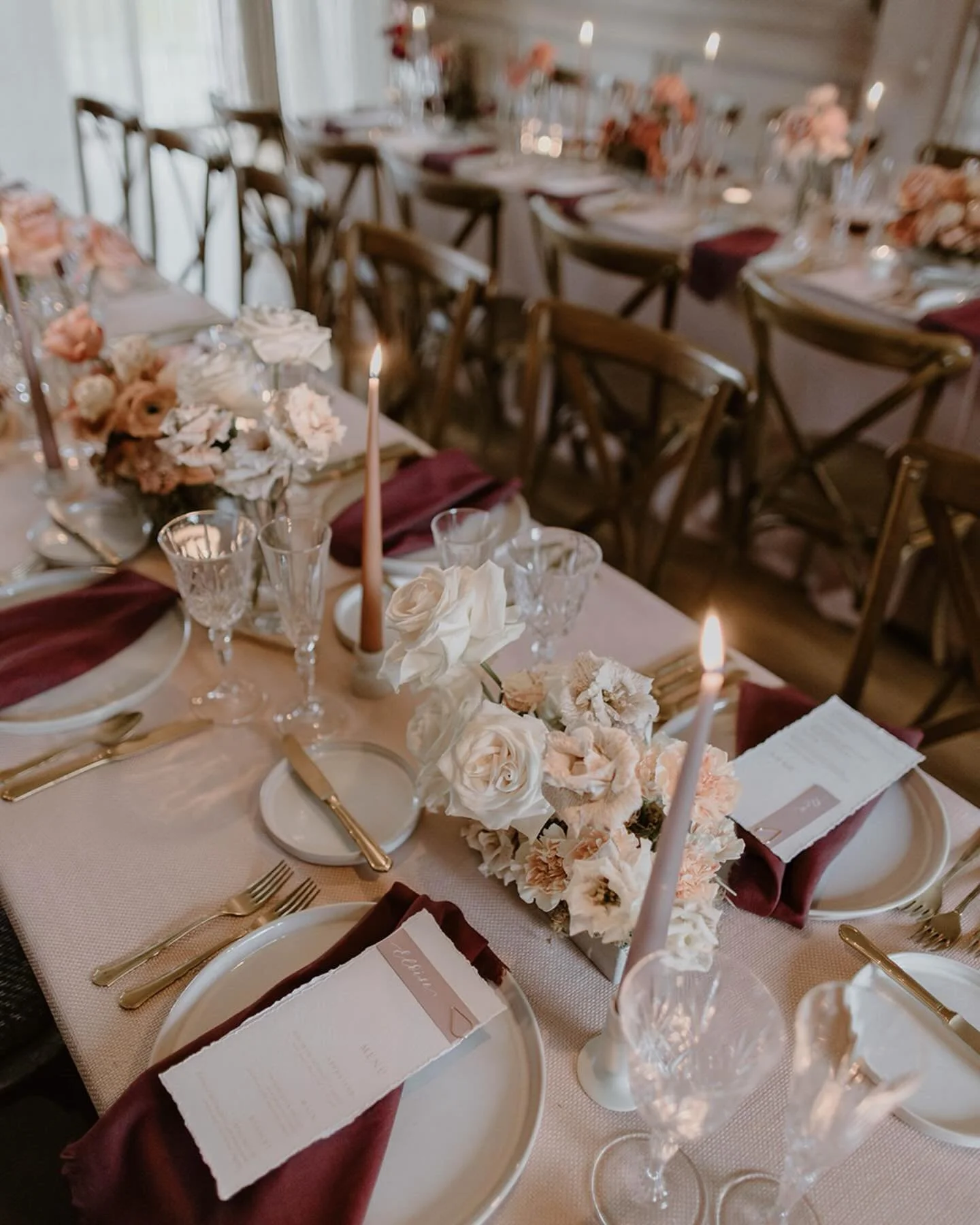 Always obsessed with this decor!

Venue: @findon_place 
Concept, Organiser &amp; Florals: @thebloominatiflorist 
Shoot coordinator: @oneoakeweddings 
Photographer: @anitakphotography 
Fabric Installation (ceiling, table linens): @drap.d_ 
Cake design