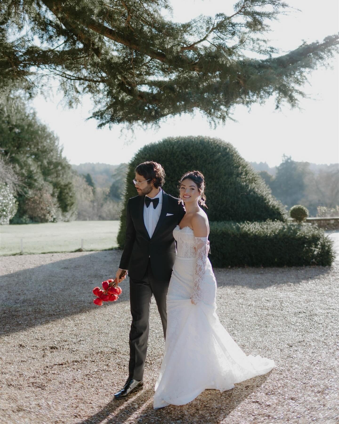 Timeless style never goes out of fashion 🤍 

PHOTOGRAPHER @anitakphotography
VENUE @northbrook.park 
CONCEPT &amp; PLANNING @laurenelizabethphotography, @anitakphotography, @lauren.beth.photography
FLORIST @thebloominatiflorist
STYLING @byhannahbask