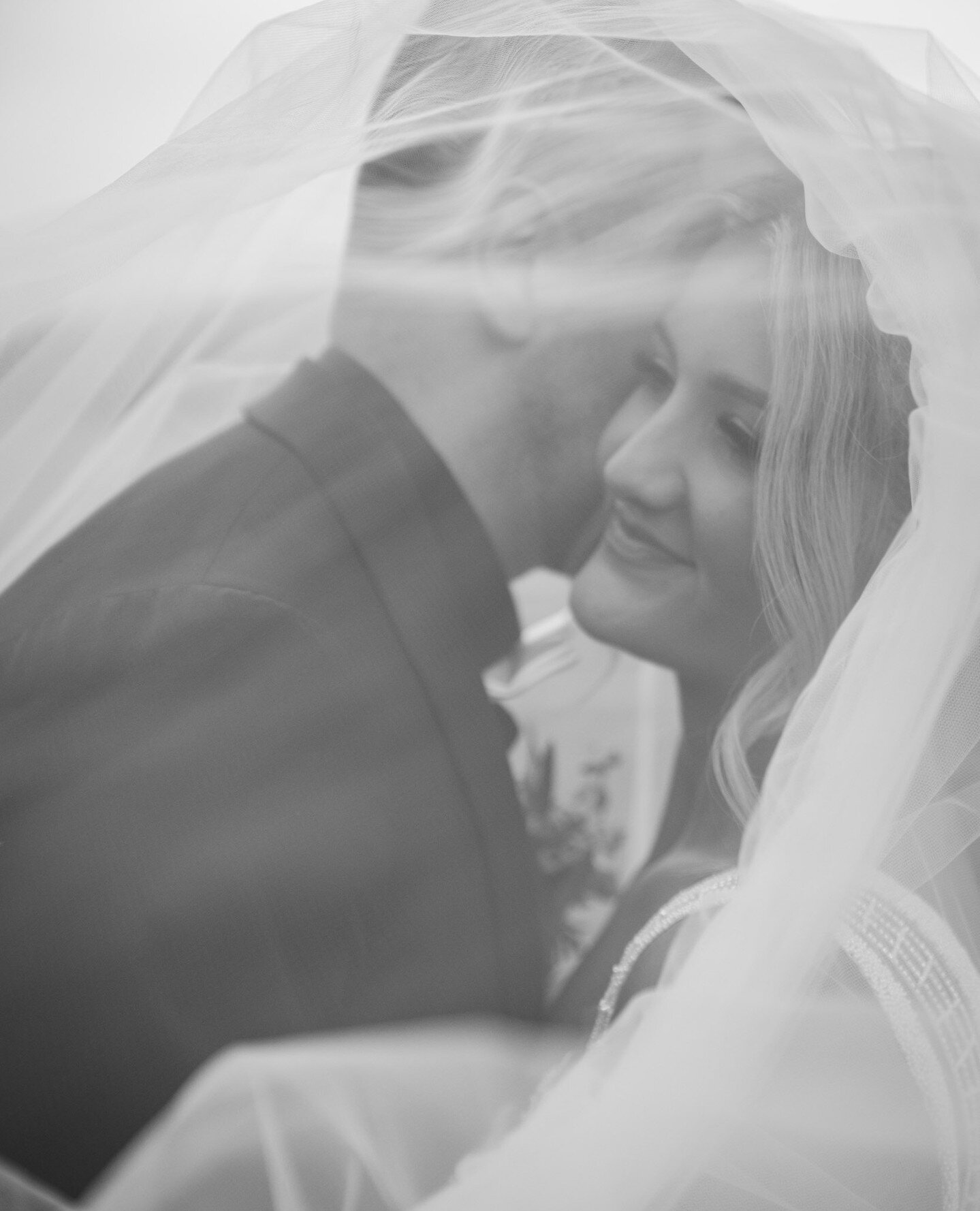 Simple elegance 🖤⁠
⁠
Captured with @chamorecreations⁠
⁠
.⁠
.⁠
.⁠
.⁠
.⁠
⁠
#photography #wedding #weddingphotographer #bride #groom #weddingstyle #geelongweddingphotographer #yarravalleywedding #weddingphotographermelbourne #weddinginspo #crystalclear