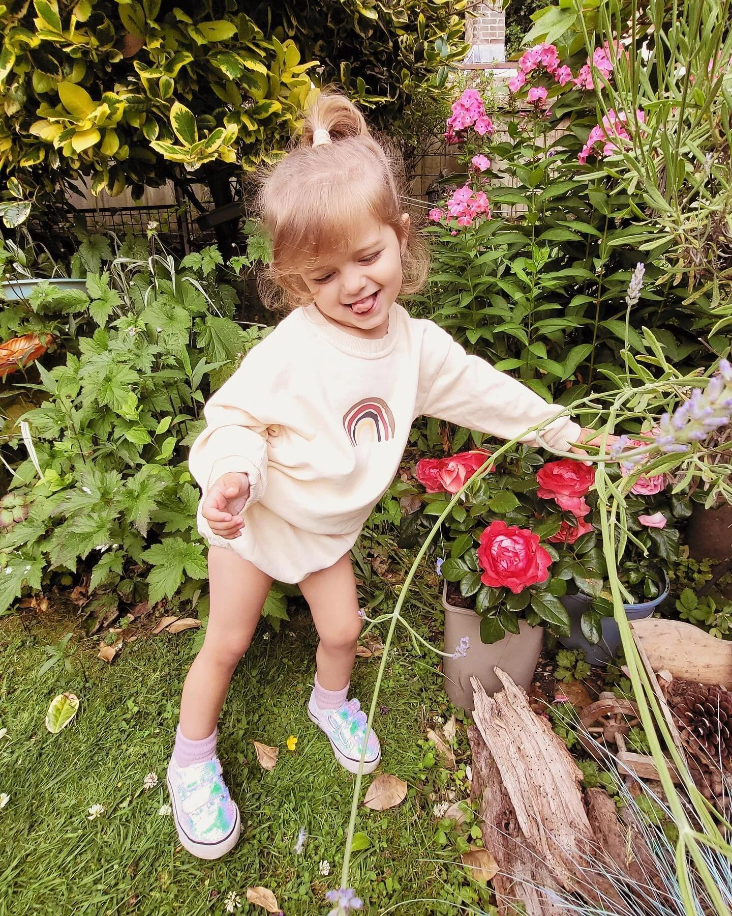 One of our adorable client wearing @aliceandco.shop 🌈 pop in to the salon to see more styles.