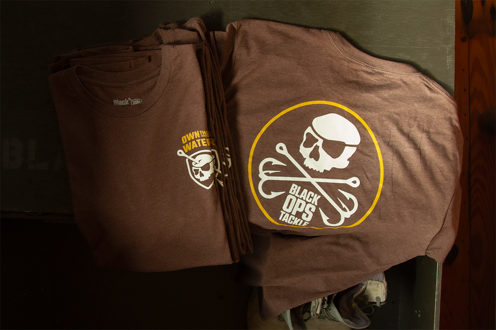 Skull and Crosshooks graphic tee — Black Ops Tackle