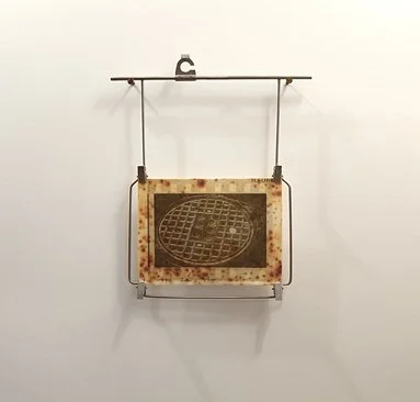Untitled (Red Rust, negative 13.37, Guangzhou, 1982), Series 01.01, 2025.
12 x 16.2 x 4 cm.
Darkroom film negative developing frame, 425 g/m2 Saunders Waterford paper, Archival giclee print, Iron Oxide and Random materials, Wax, Rusty Nails.