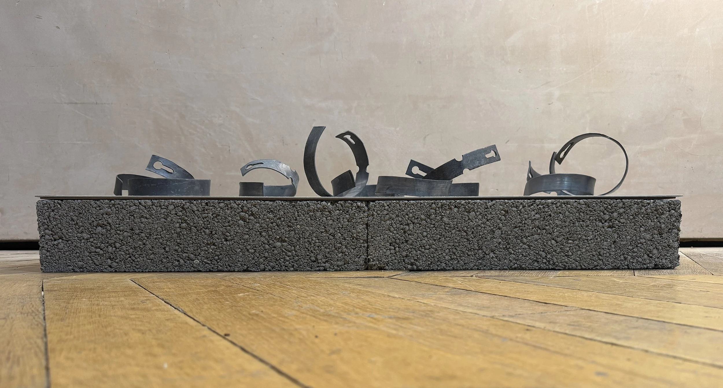 Size: 88 x 22 x 22 cm.
Weight: 20 kg.
Material: Lead, Archival greyboard, Digital Giclee print, Concrete.